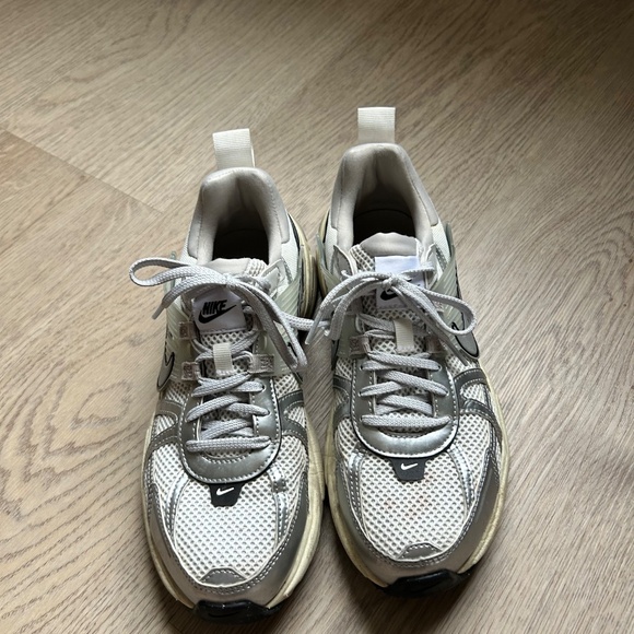 Nike V2K Run Size 9 - Picture 4 of 5